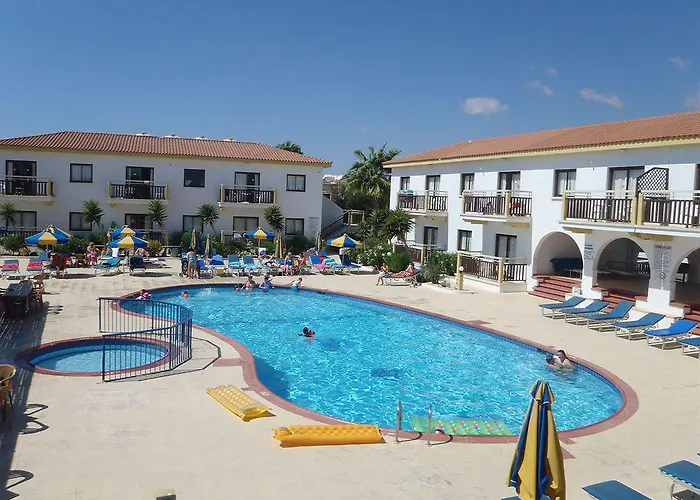 Cosmelenia Lägenhetshotell Ayia Napa