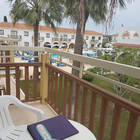 Cosmelenia Aparthotel 3*