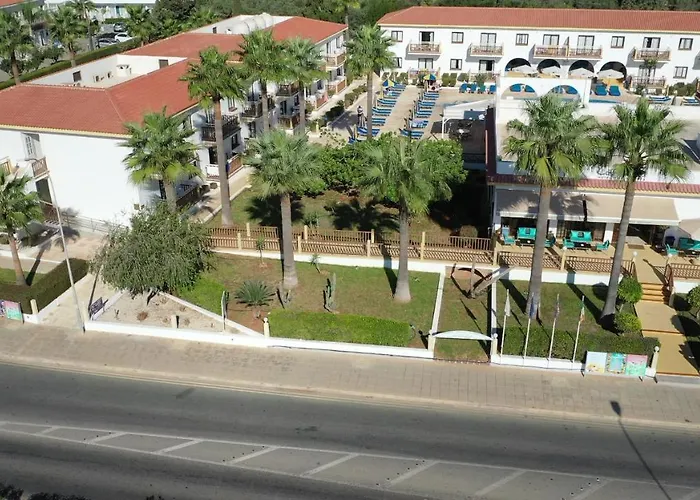 Aparthotel Cosmelenia 3*