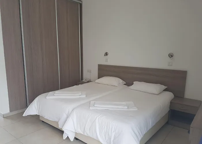 Aparthotel Cosmelenia 3*